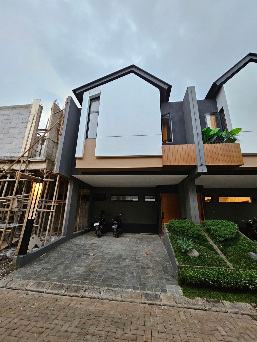 foto contoh rumah perumahan EVERTREE HOUSE