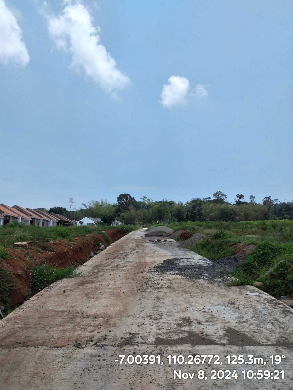 foto posisi tengah perumahan PERUM PANTURA REGENCY DARUPONO
