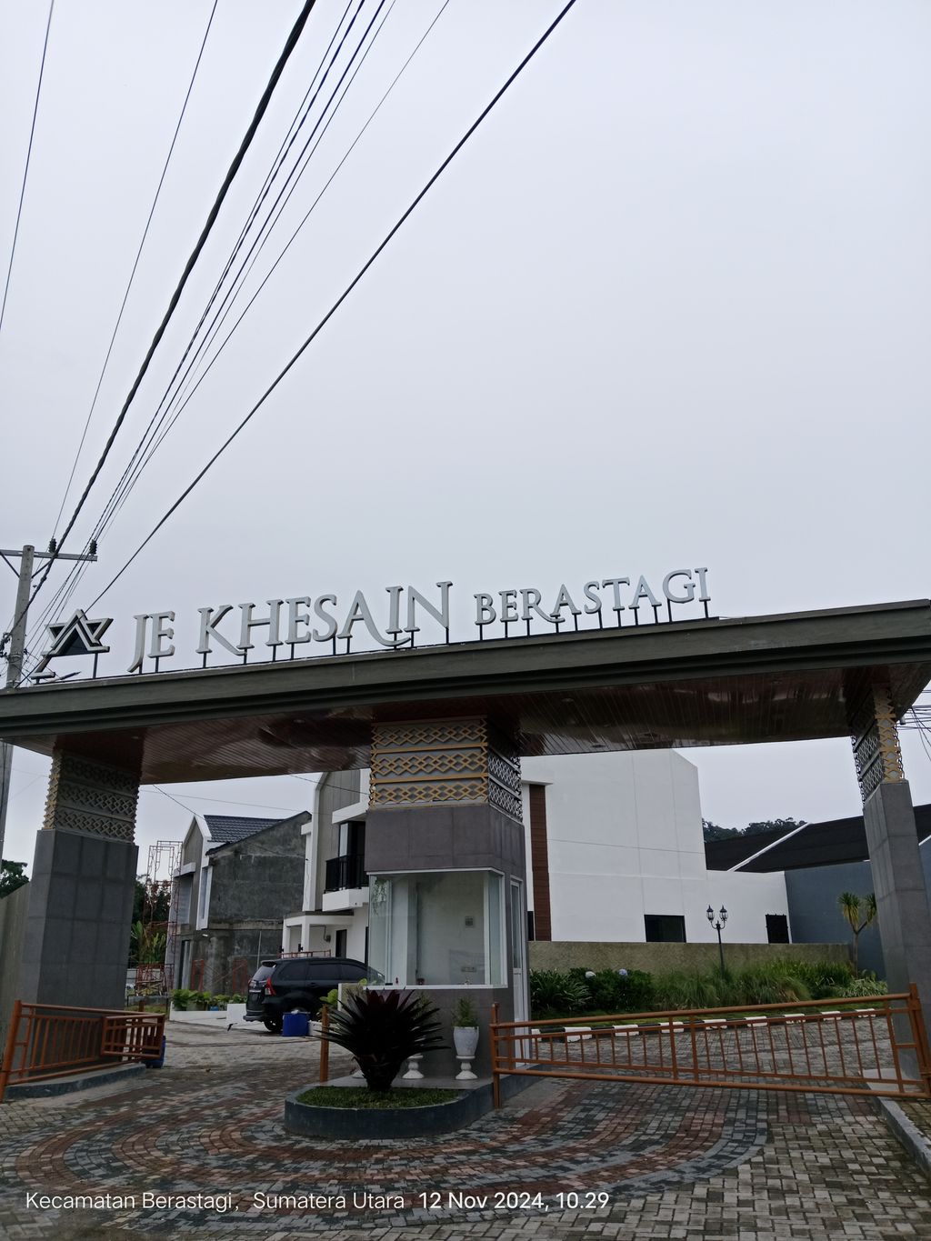foto gerbang perumahan JE KHESAIN BERASTAGI