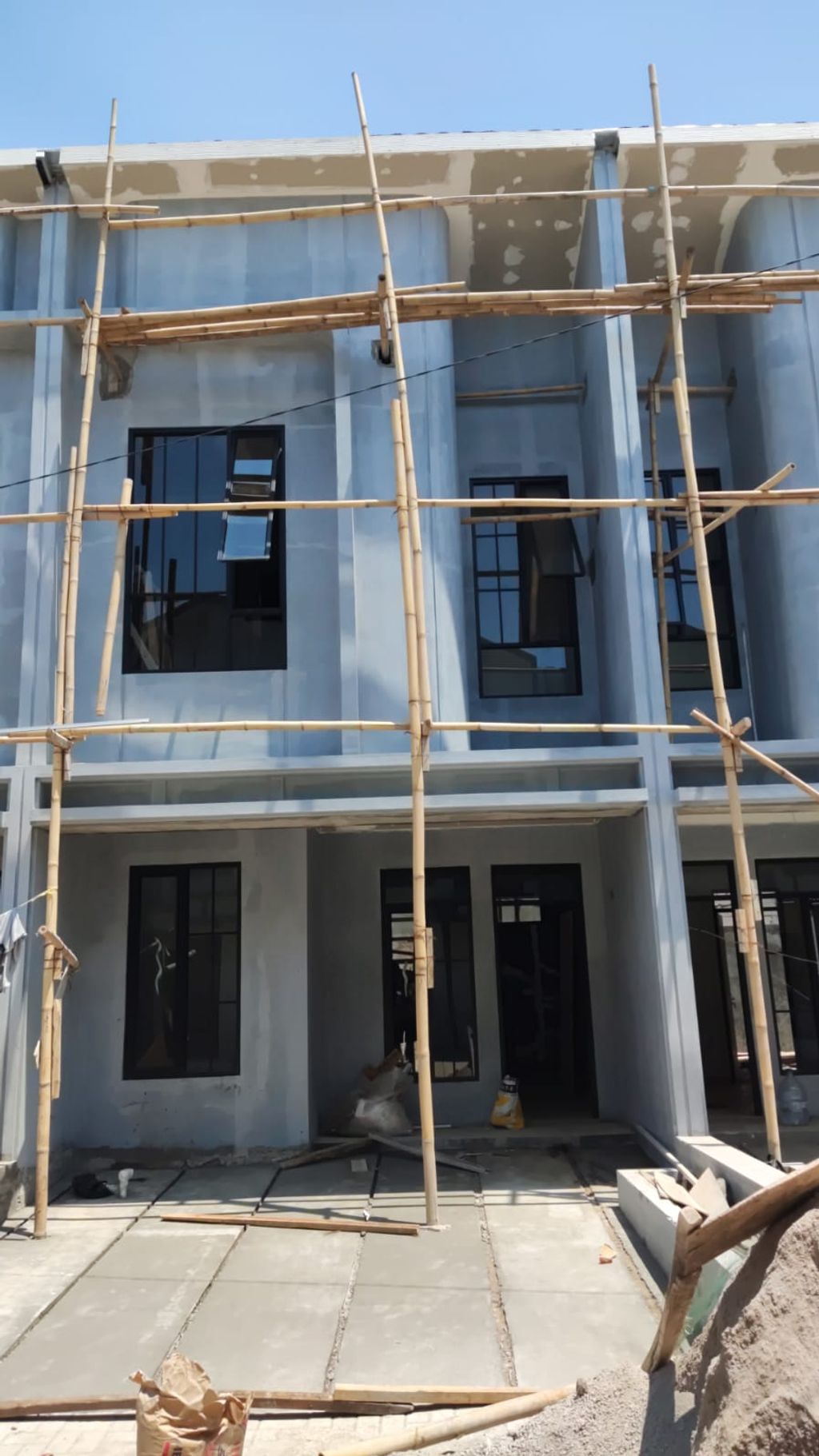 foto tampak rumah tipe 43 Compact High Ceiling (3KT)(546) perumahan G-Land Ciwastra Park 2