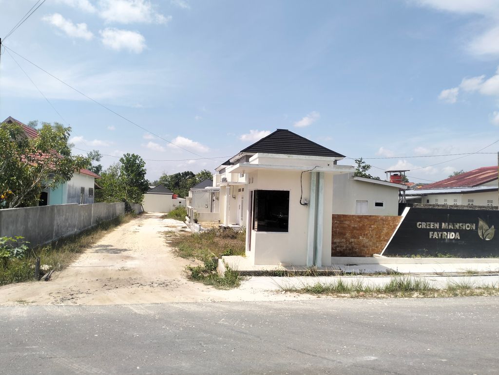 foto gerbang perumahan Green Mansion Fatrida / Depan