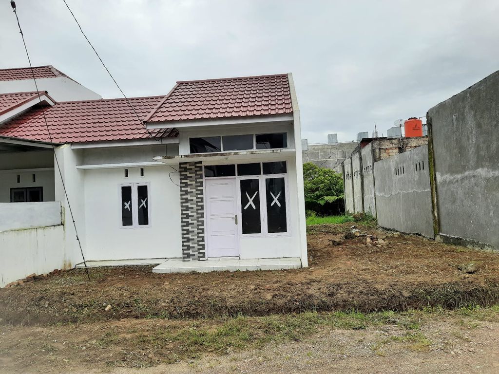 foto tampak rumah tipe 36 perumahan AROSUKA GRAHA INVESTA