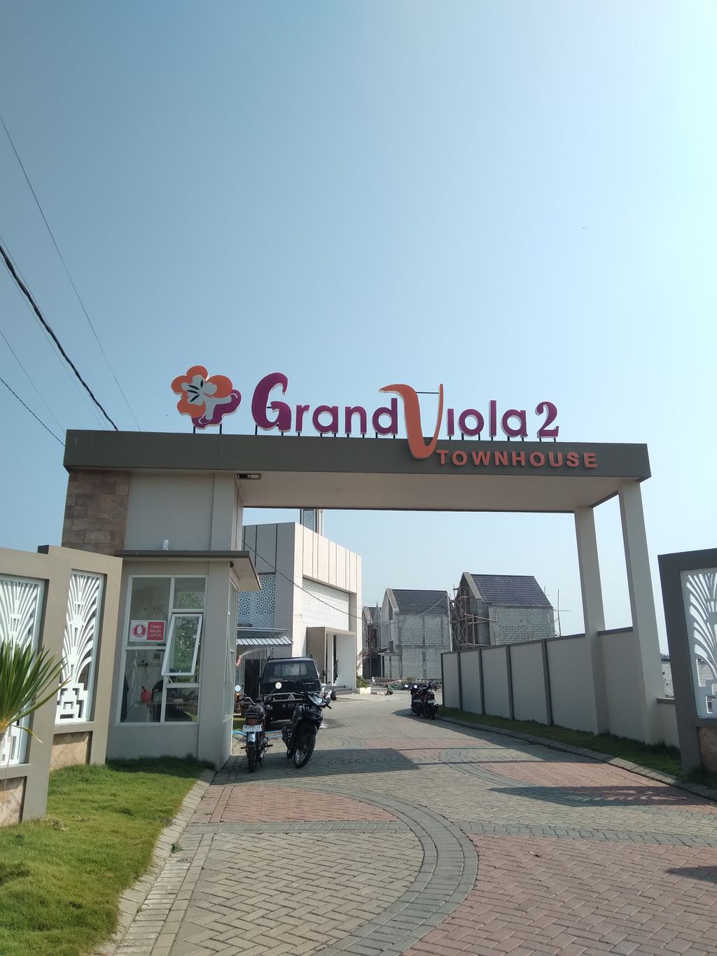 foto gerbang perumahan GRAND VIOLA TOWNHOUSE TAHAP 2