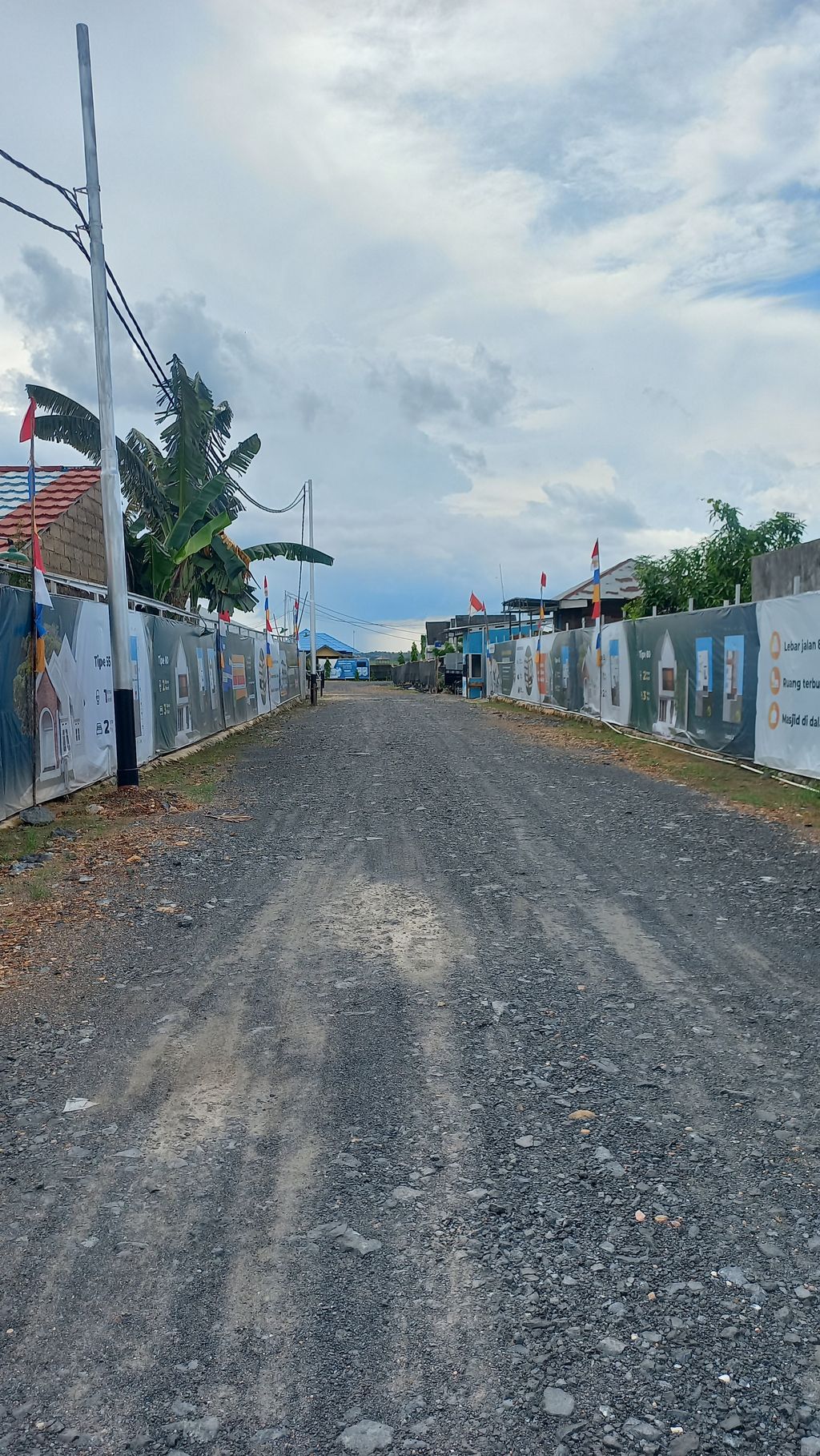 foto posisi tengah perumahan SHAFWAH HARMONI LAND KERATON
