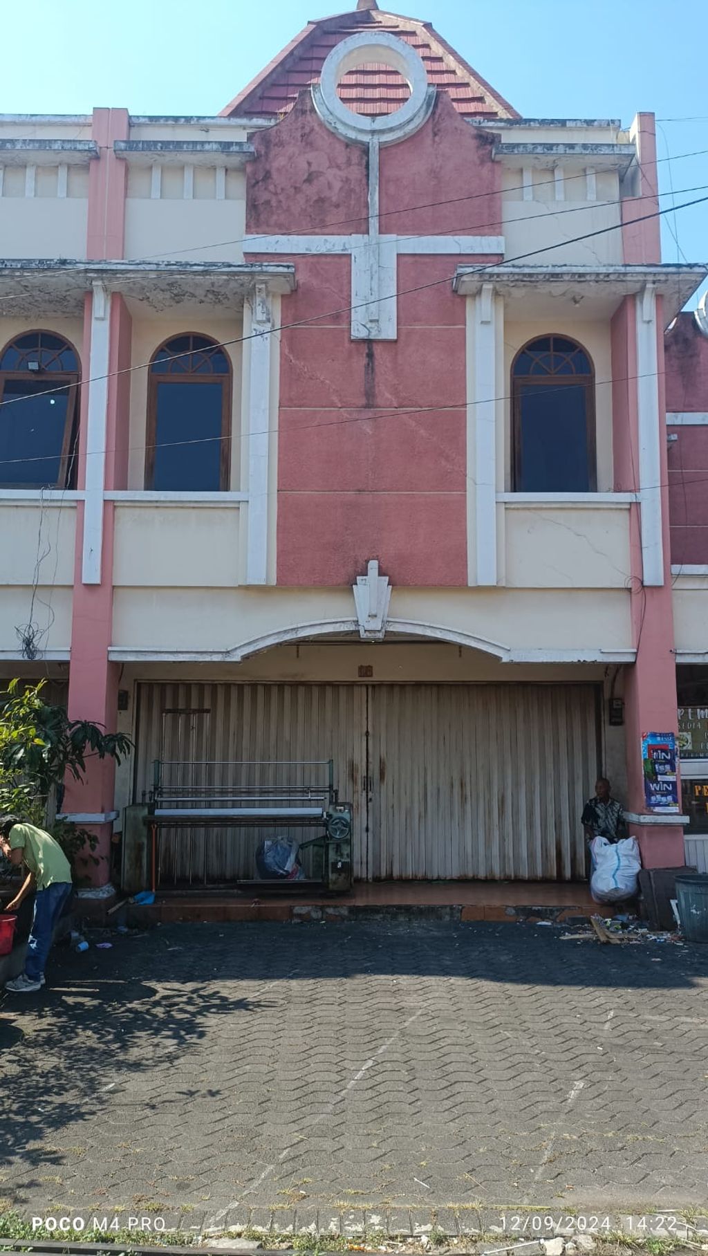 foto tampak rumah tipe 172/144 perumahan SETRA DAGO