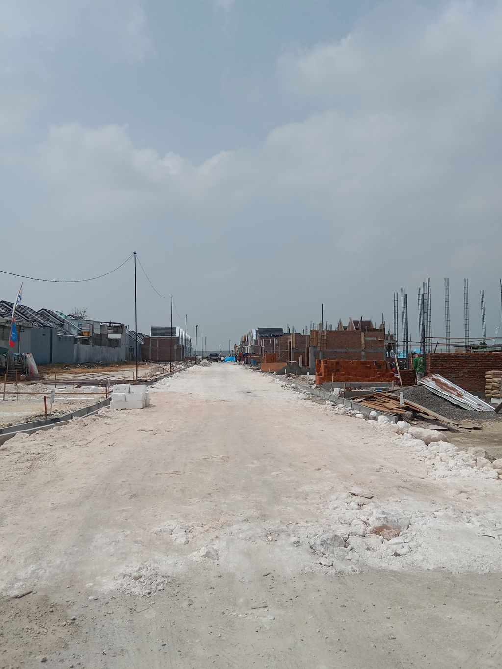 foto posisi tengah perumahan THE PERMATA VILLAS 2