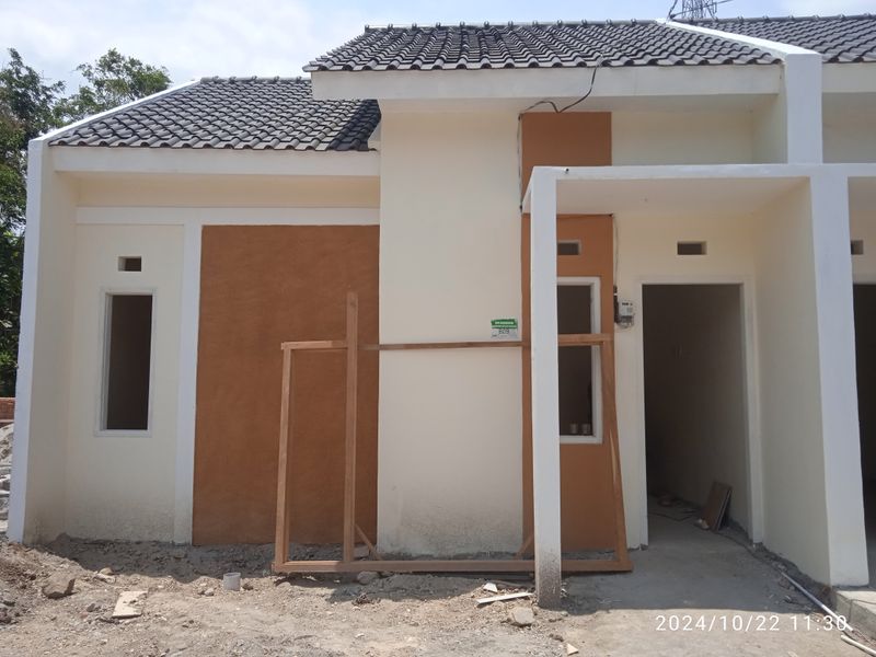 foto contoh rumah perumahan Valencia Regency