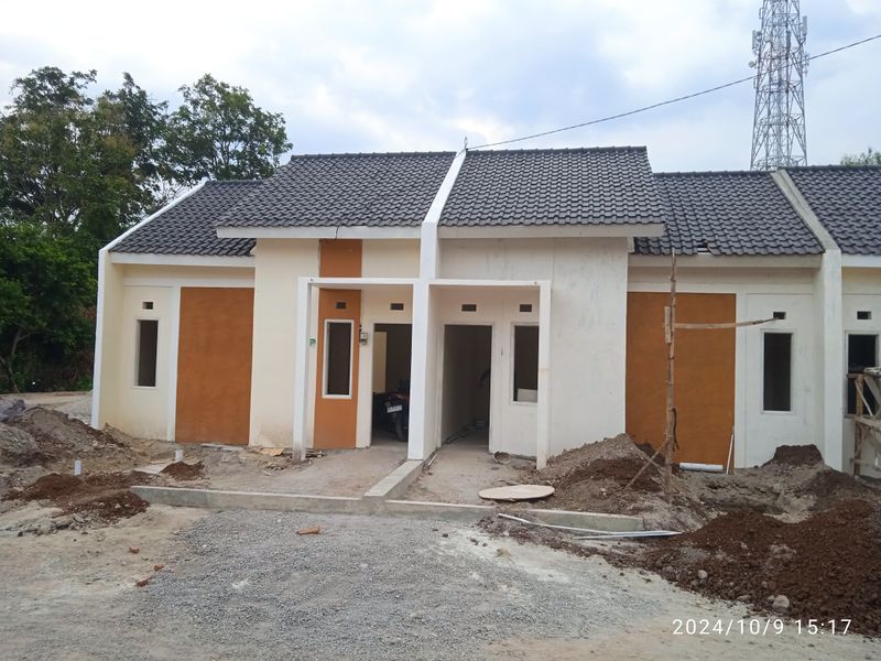 foto posisi tengah perumahan Valencia Regency