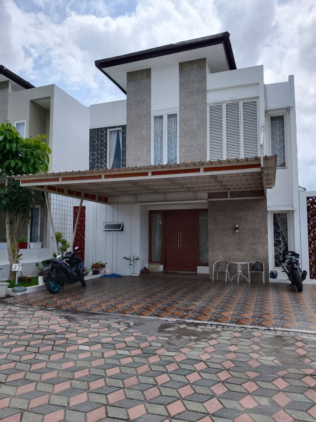 foto tampak rumah tipe 258/280 perumahan GRAND PANCA ARGA