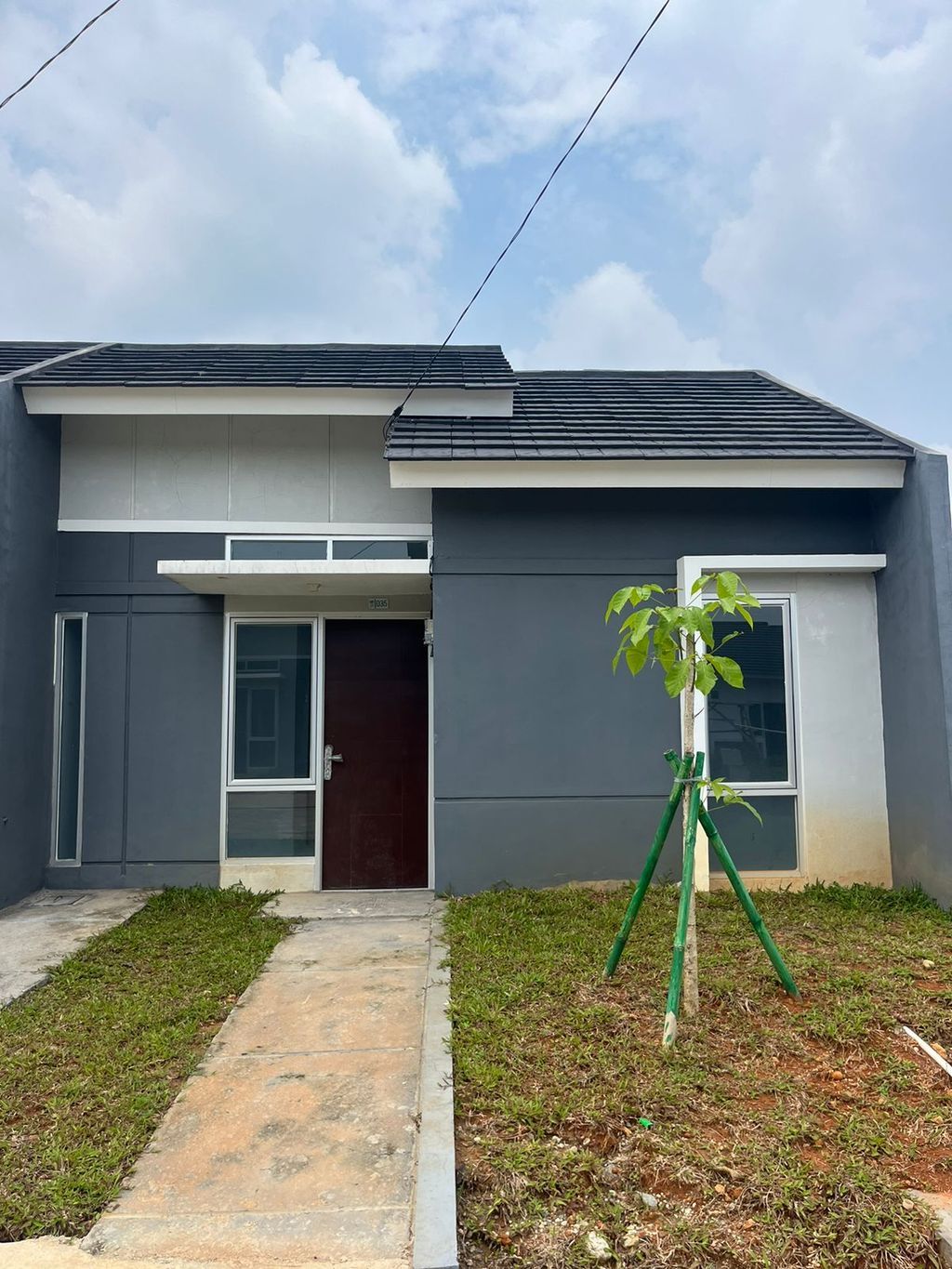 foto tampak rumah tipe RS 27/98 perumahan MODERNLAND CILEJIT-MERATUS