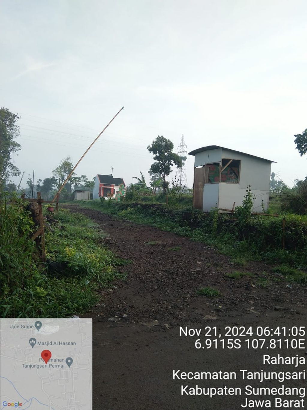 foto gerbang perumahan Emerald Greenpark