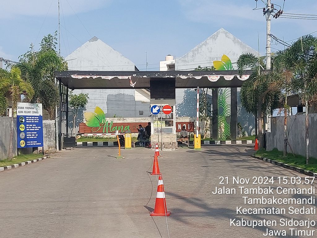 foto gerbang perumahan Alana Regency Tambak Cemandi Tahap 4,5, dan 6