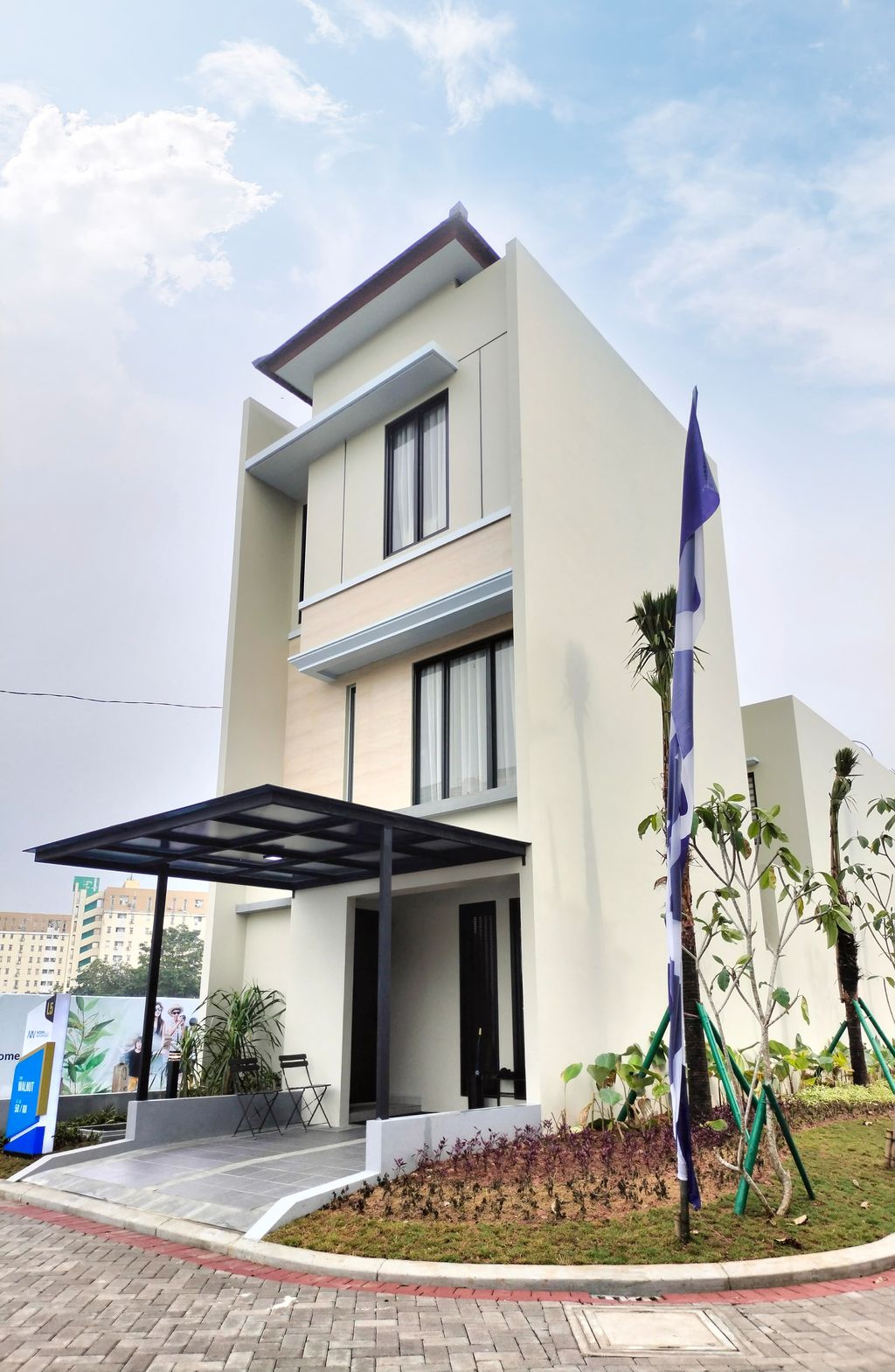 foto tampak rumah tipe L5 perumahan KOTA MODERN - CLUSTER WATERFRONT - RUKO MWALK EXTENTION