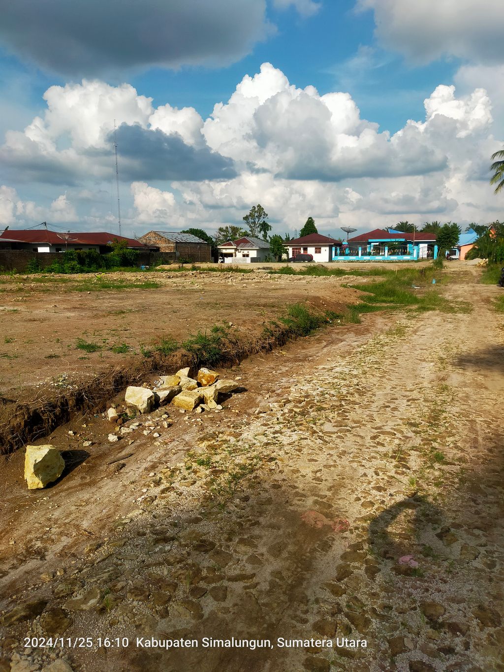 foto posisi tengah perumahan DIMENSI RESIDENCE MELATI