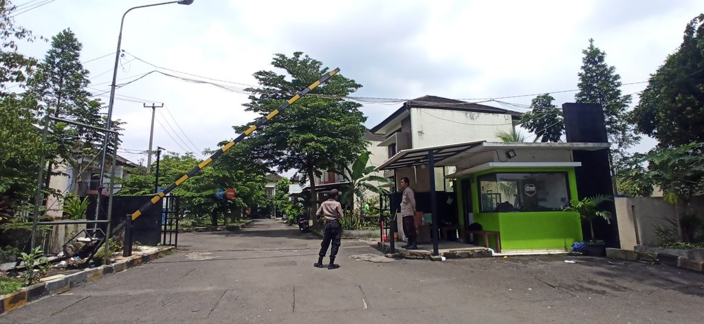 foto gerbang perumahan De green grande residence