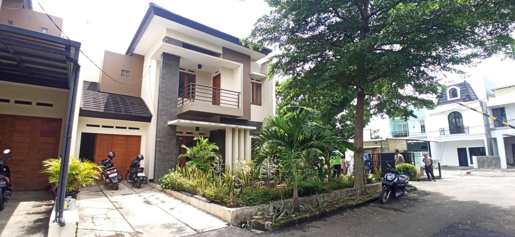 foto contoh rumah perumahan De green grande residence