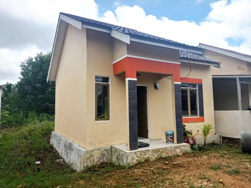 foto contoh rumah perumahan amira residence