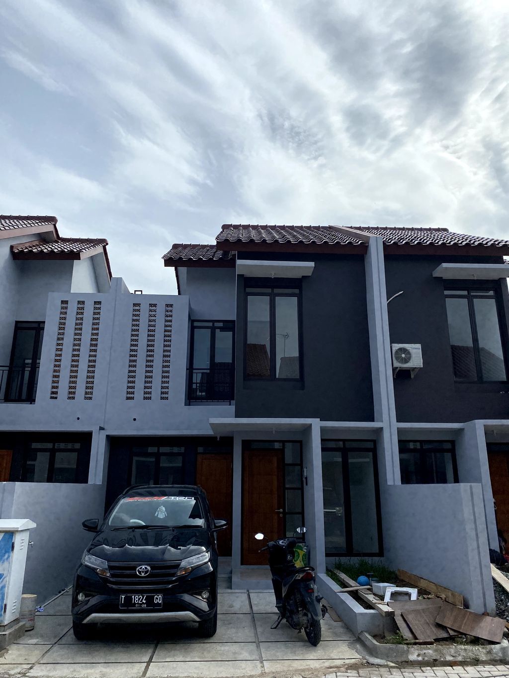foto tampak rumah tipe 78/77 perumahan PADI VILLAGE