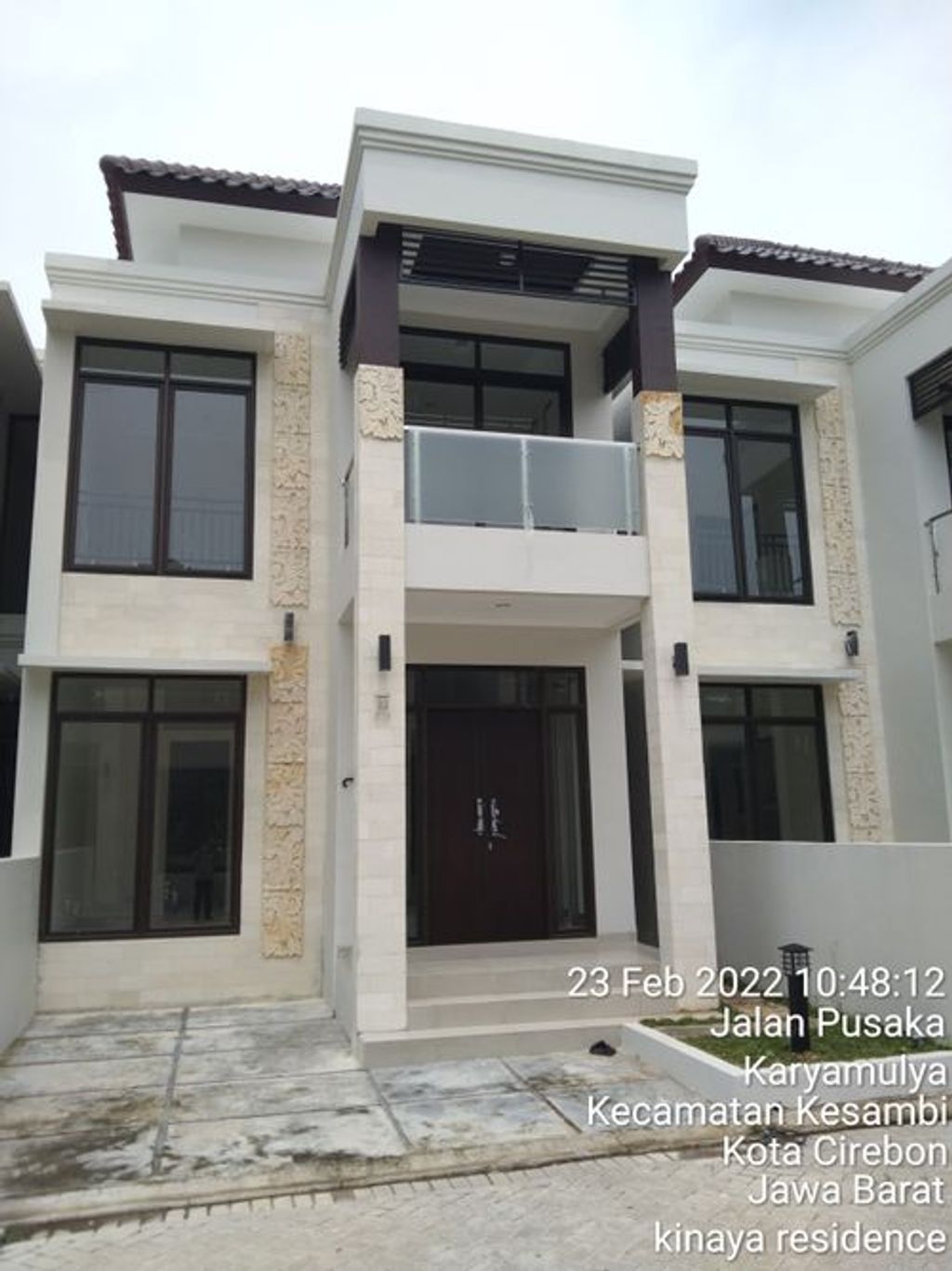 foto tampak rumah tipe 120 / 117 KAV 39 PI perumahan KINAYA RESIDENCE