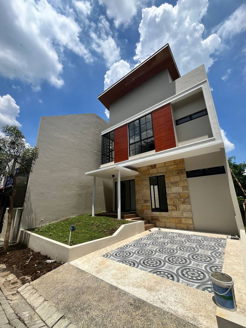 foto tampak rumah tipe 2 Lantai M1 perumahan Villa Dieng Residence BLOK M