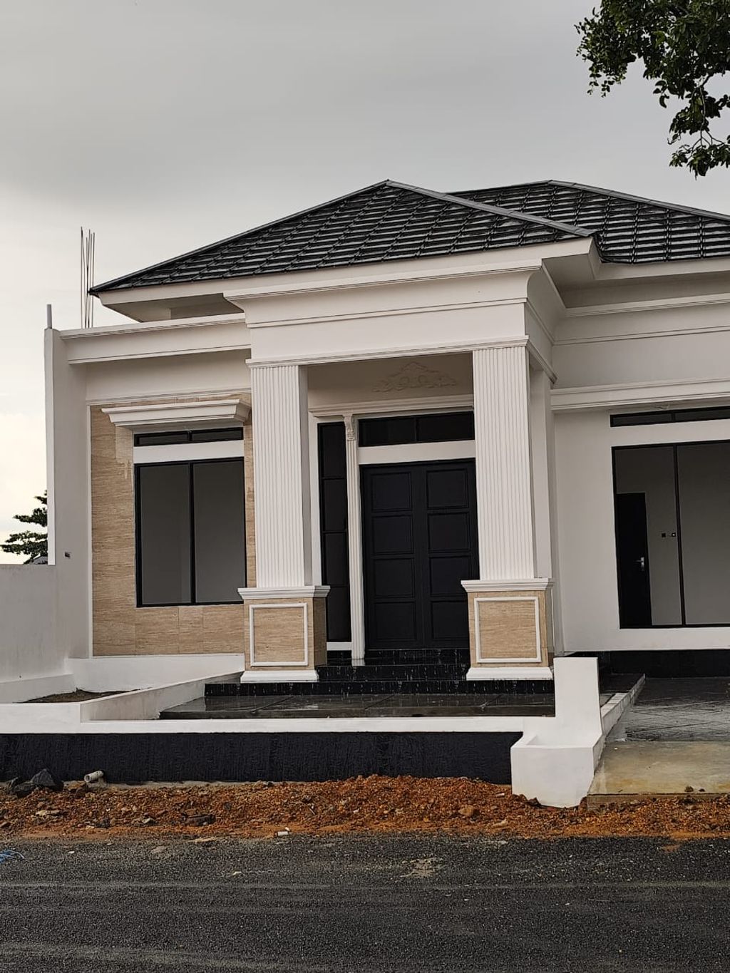 foto tampak rumah tipe OSPREY perumahan GRAND ASTORIA