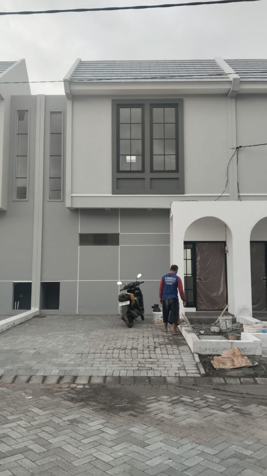 foto tampak rumah tipe Blok H-06 Anderson Cluster Kensington perumahan The Anvaya Juanda
