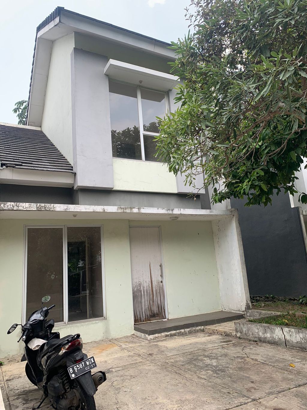 foto tampak rumah tipe IXIA perumahan SERPONG JAYA THE VIEW
