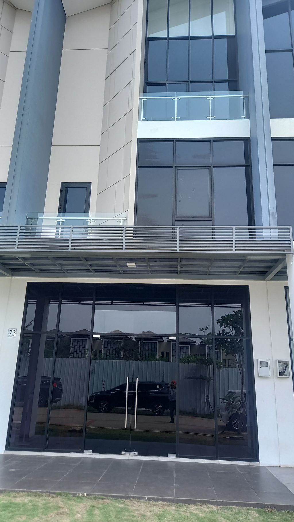 foto gerbang perumahan New East