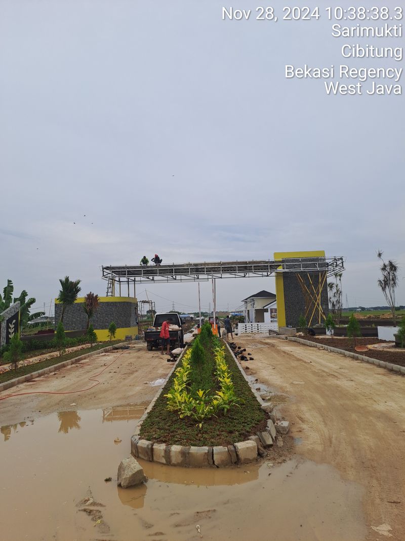 foto gerbang perumahan THE ROYAL SOMERSET
