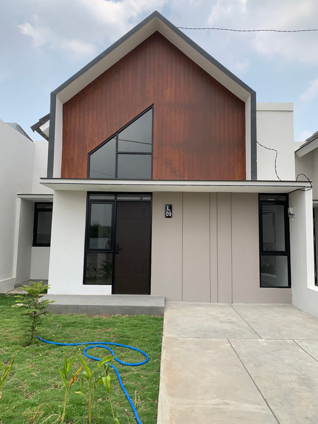 foto contoh rumah perumahan Cluster Nirwana Samesta Surodinawan Perumnas