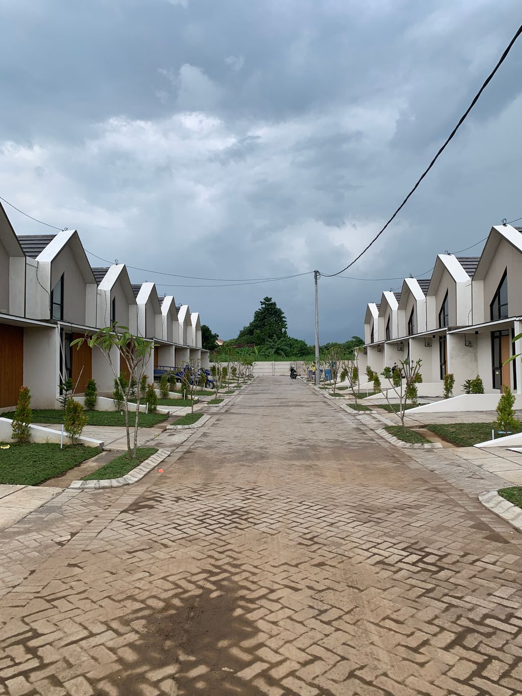 foto gerbang perumahan Cluster Nirwana Samesta Surodinawan Perumnas