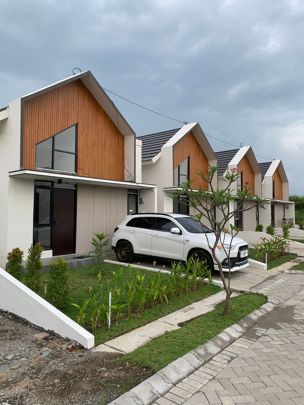 foto posisi tengah perumahan Cluster Nirwana Samesta Surodinawan Perumnas