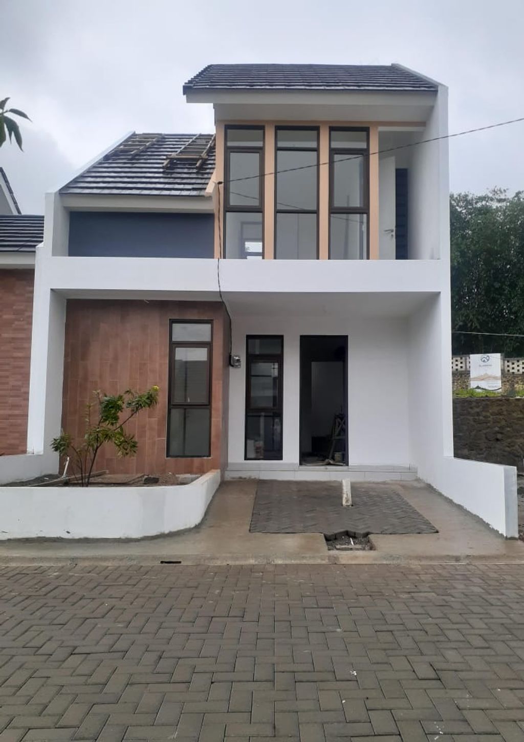 foto tampak rumah tipe 60 perumahan GRIYA ALAMAYA BANJARAN