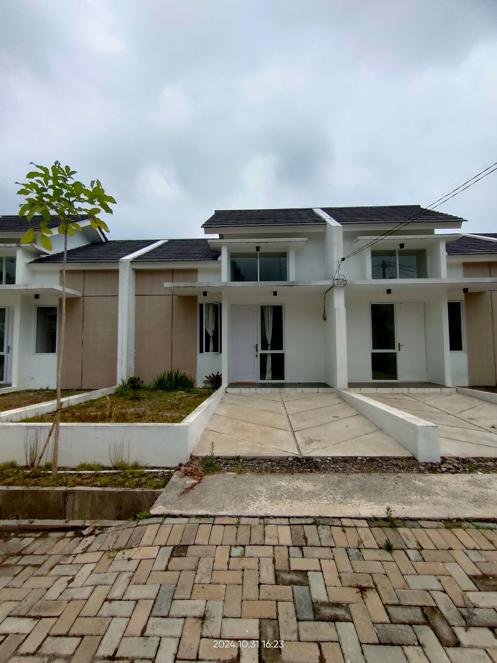 foto contoh rumah perumahan Perumahan Tamansari Garden