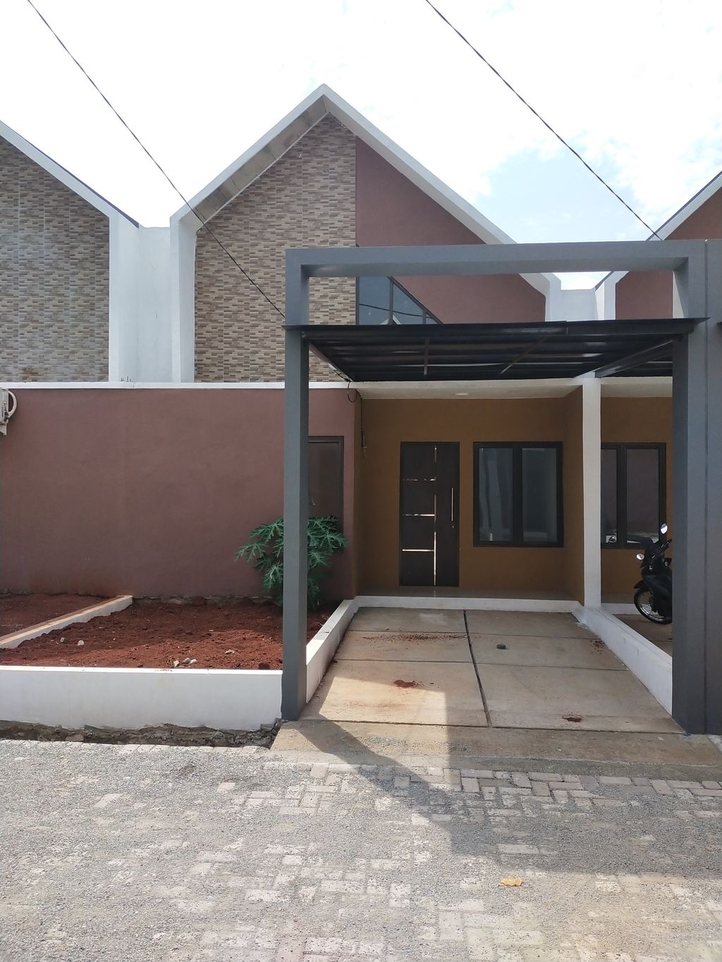 foto tampak rumah tipe 36/72 perumahan Bumi Purwa Raya Dangdeur Tahap II