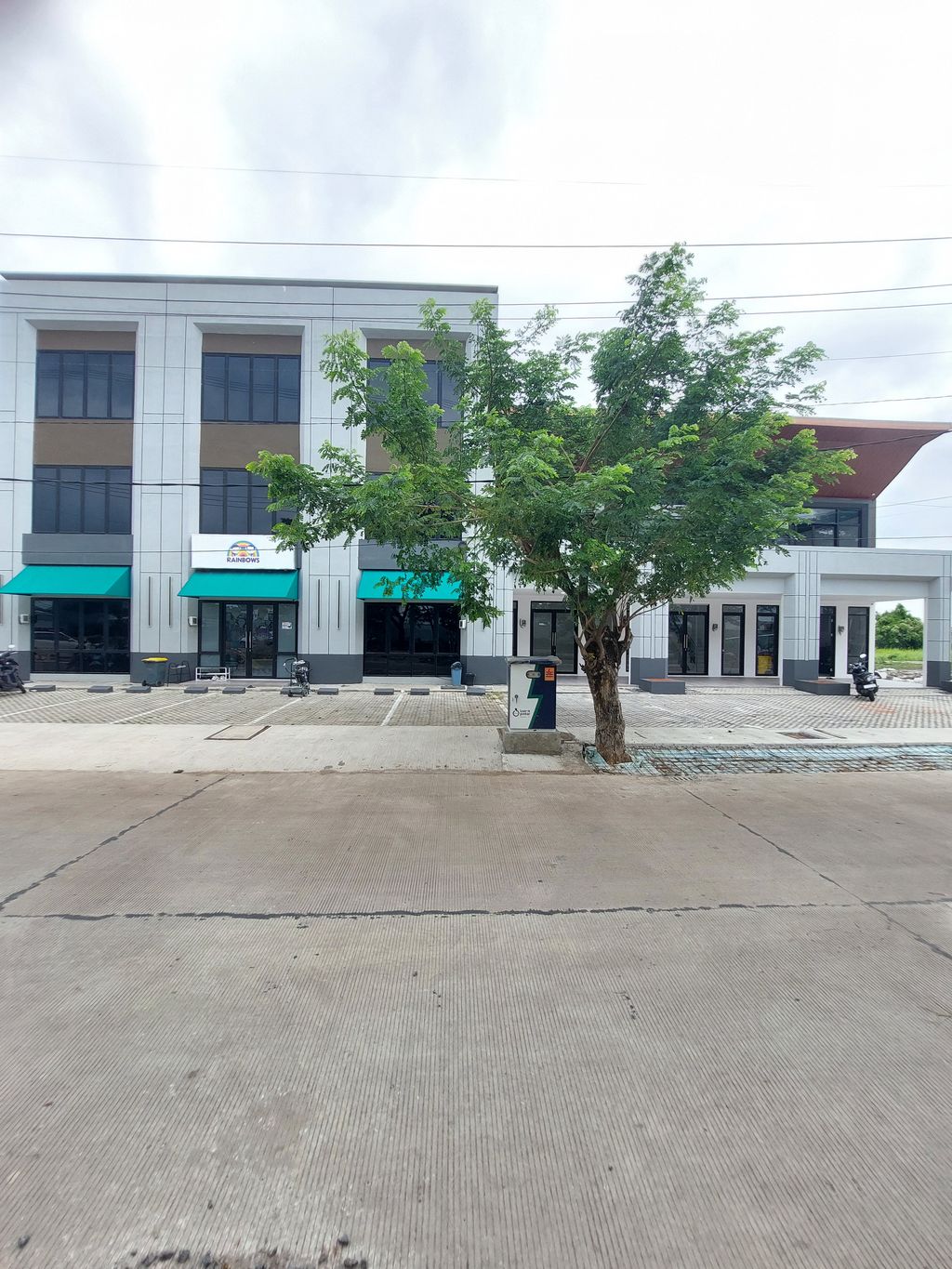foto gerbang perumahan RUKO TRIBECA SQUARE DARMAWANGSA RESIDENCE