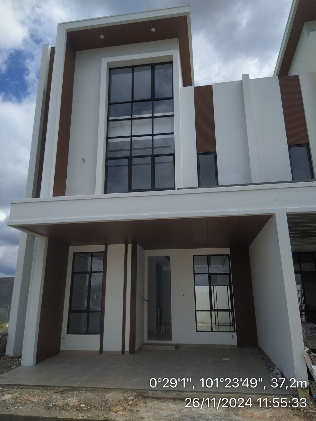 foto contoh rumah perumahan ROYAL EMERALD
