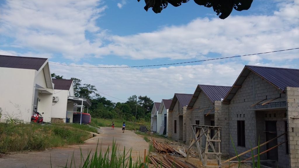 foto gerbang perumahan GRAND PESONA