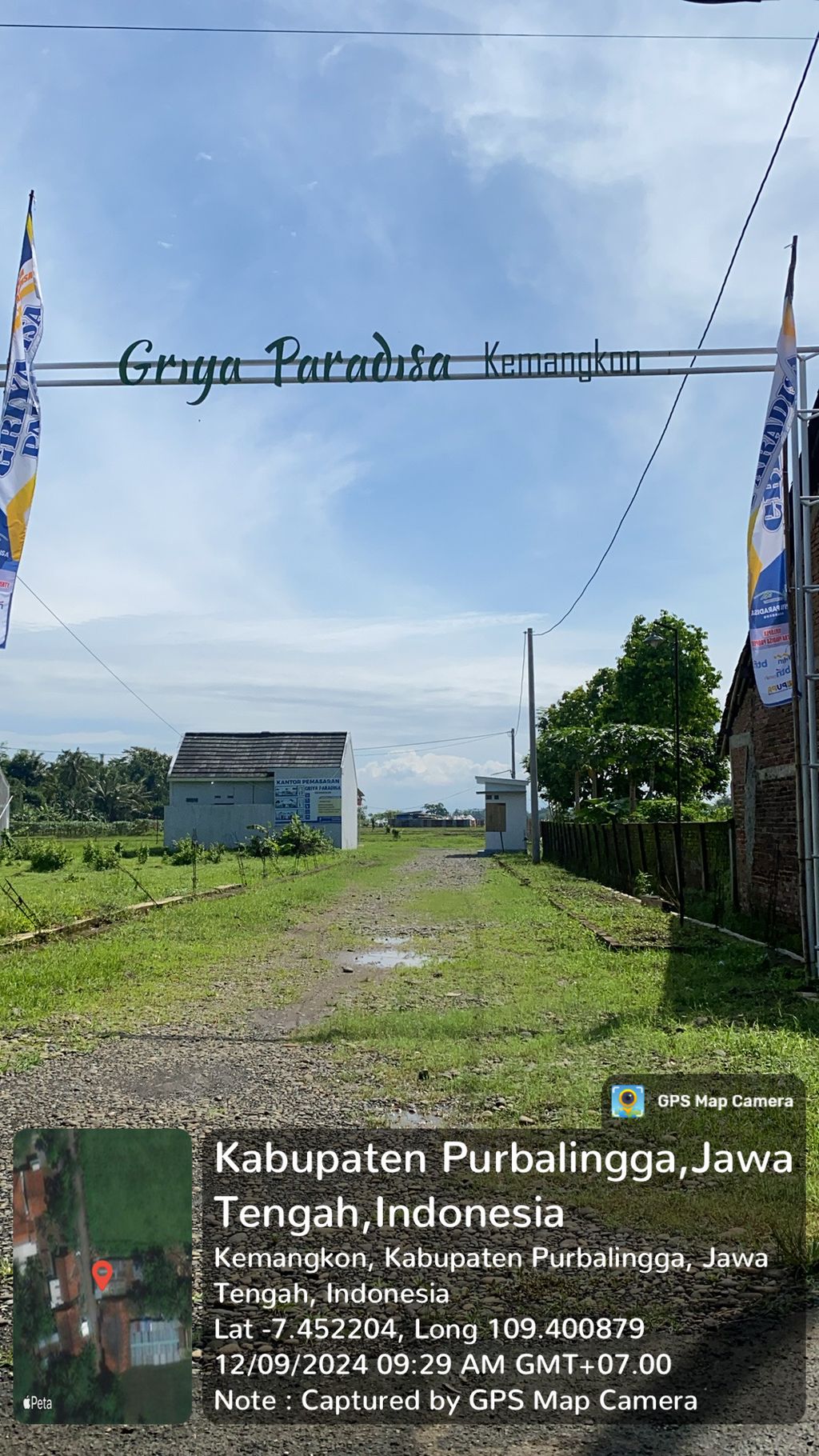 foto gerbang perumahan GRIYA PARADISA KEMANGKON