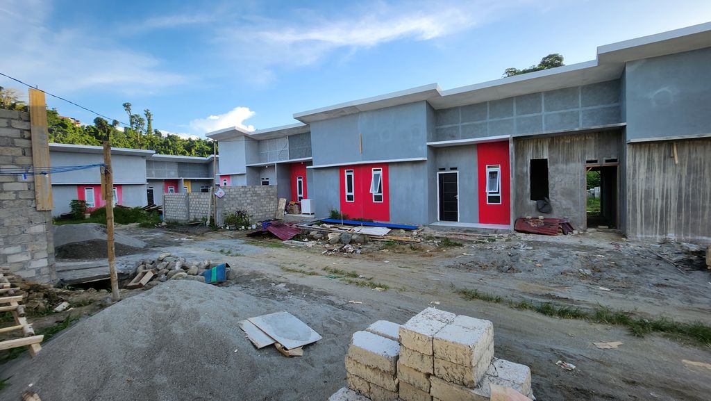 foto tampak rumah tipe Cluster Warkomi perumahan FAJAR SOWI DAMAI