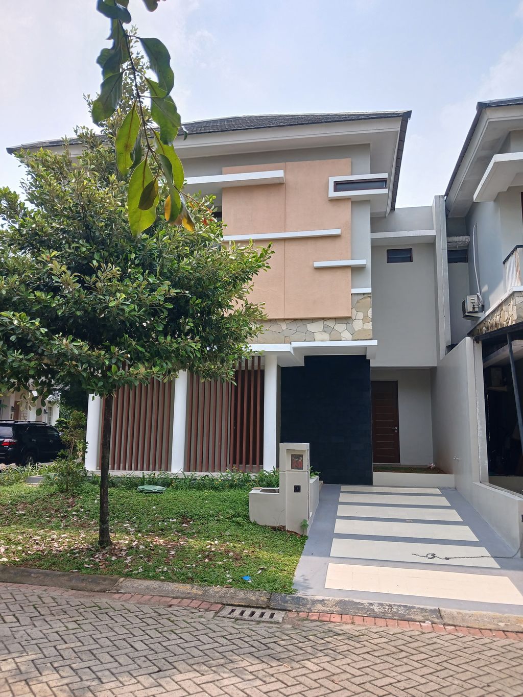 foto tampak rumah tipe HELICONIA SUDUT perumahan DISCOVERY FIORE BINTARO JAYA