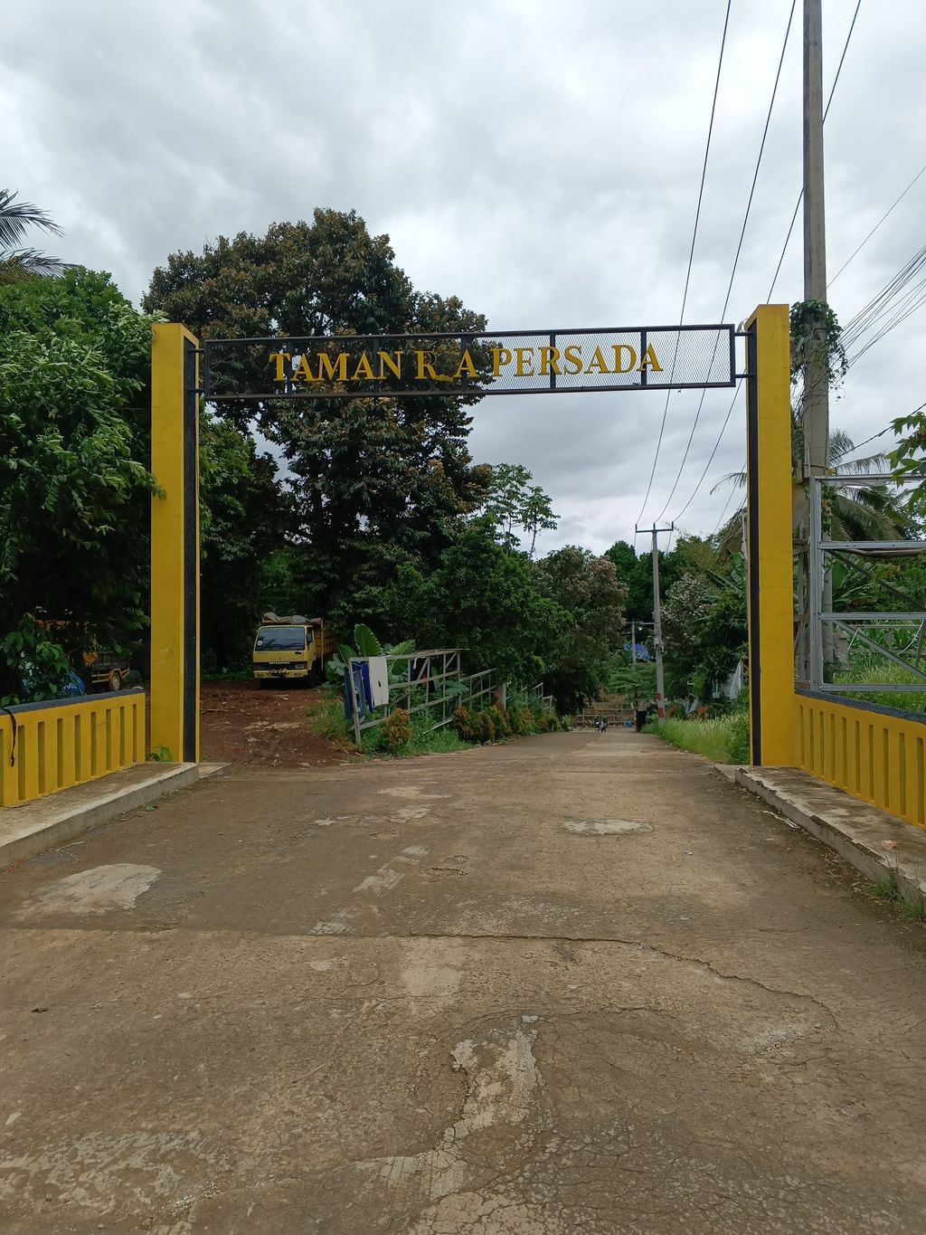 foto gerbang perumahan Taman Ria Persada Ciseeng 4