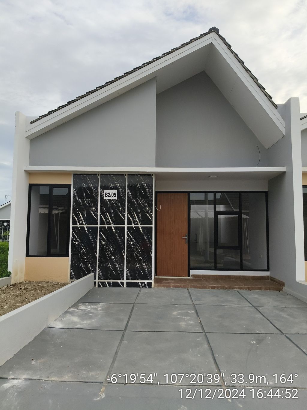 foto tampak rumah tipe KOMERSIL perumahan Saung Riung
