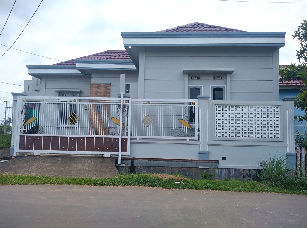foto tampak rumah tipe 36/149 perumahan GRIYA REVARI INDAH