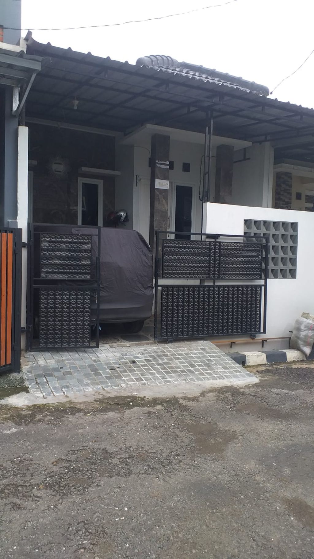 foto tampak rumah tipe 36/66 Blok J9 perumahan BUMI CIMANGGIS INDAH 2
