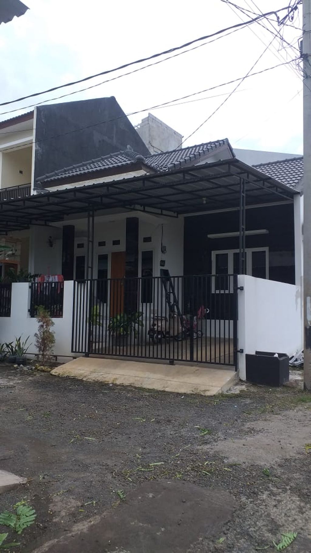 foto tampak rumah tipe 77/98 perumahan BUMI CIMANGGIS INDAH 2