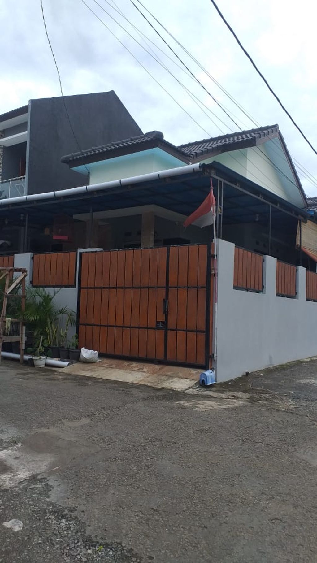 foto tampak rumah tipe 70/99 perumahan BUMI CIMANGGIS INDAH 2
