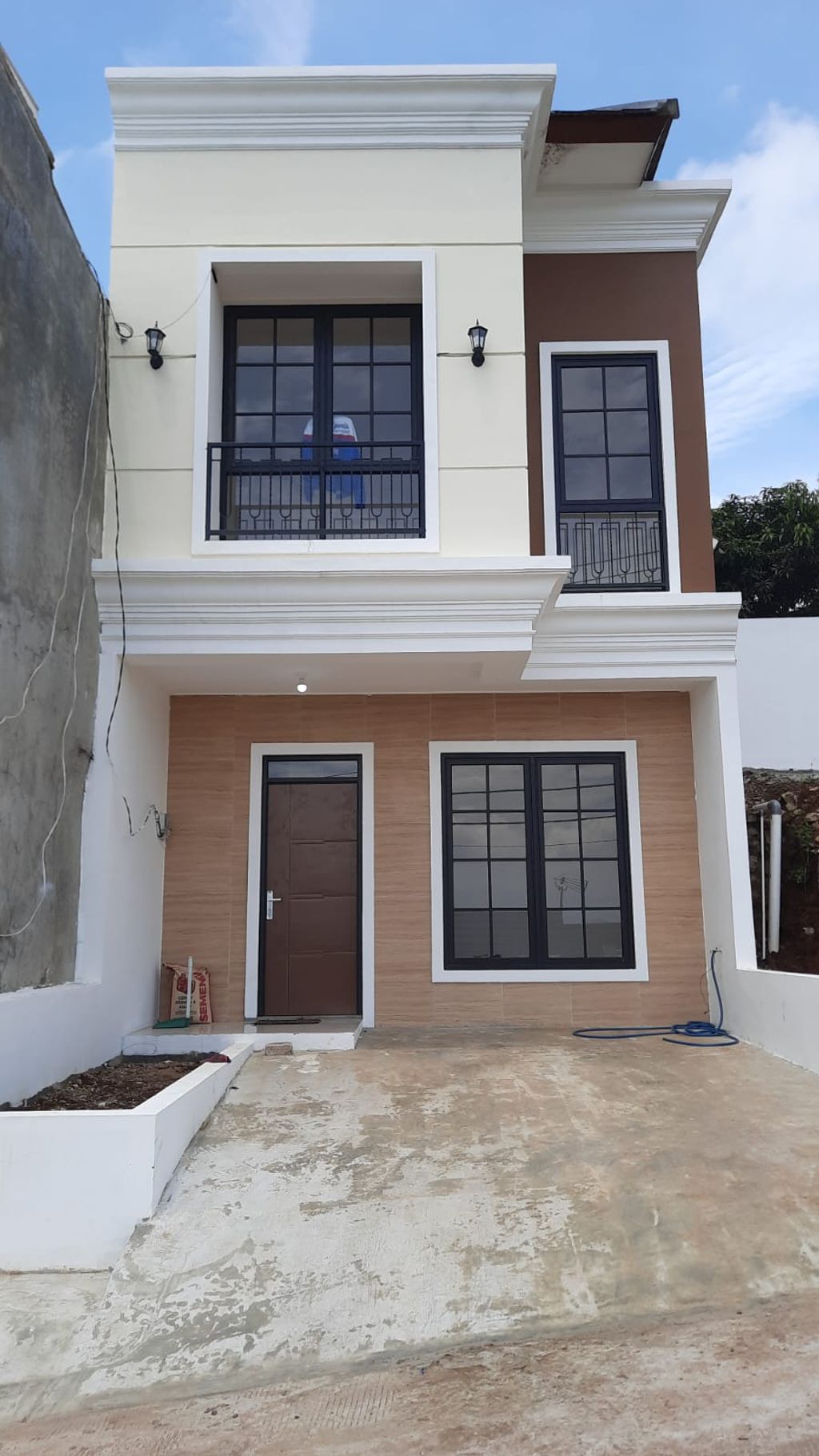 foto tampak rumah tipe 43 Superimposed (3 kamar)(497) perumahan G-Land Padalarang Residence 2