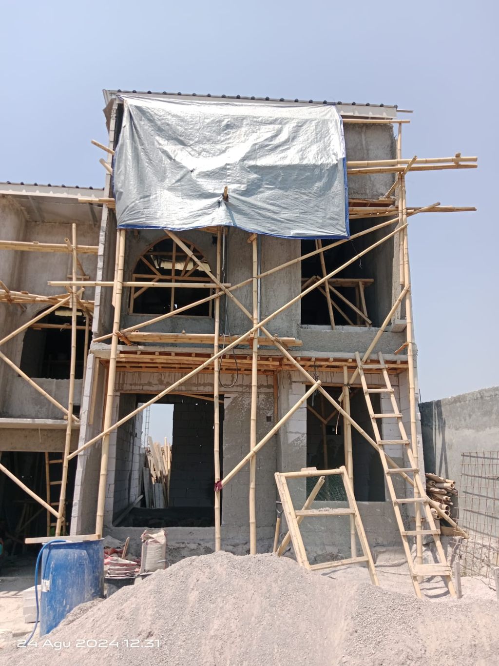 foto tampak rumah tipe 36 Mezanin Modern(415) perumahan Cluster Beverly