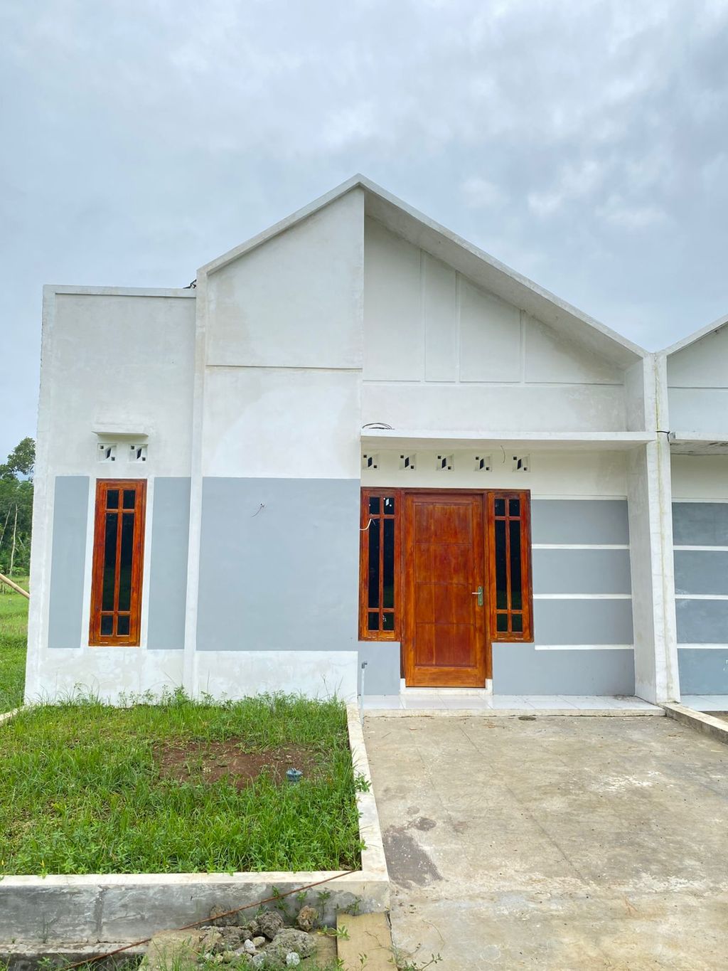 foto tampak rumah tipe 30/60 perumahan GRIYA PARADISA KEMANGKON
